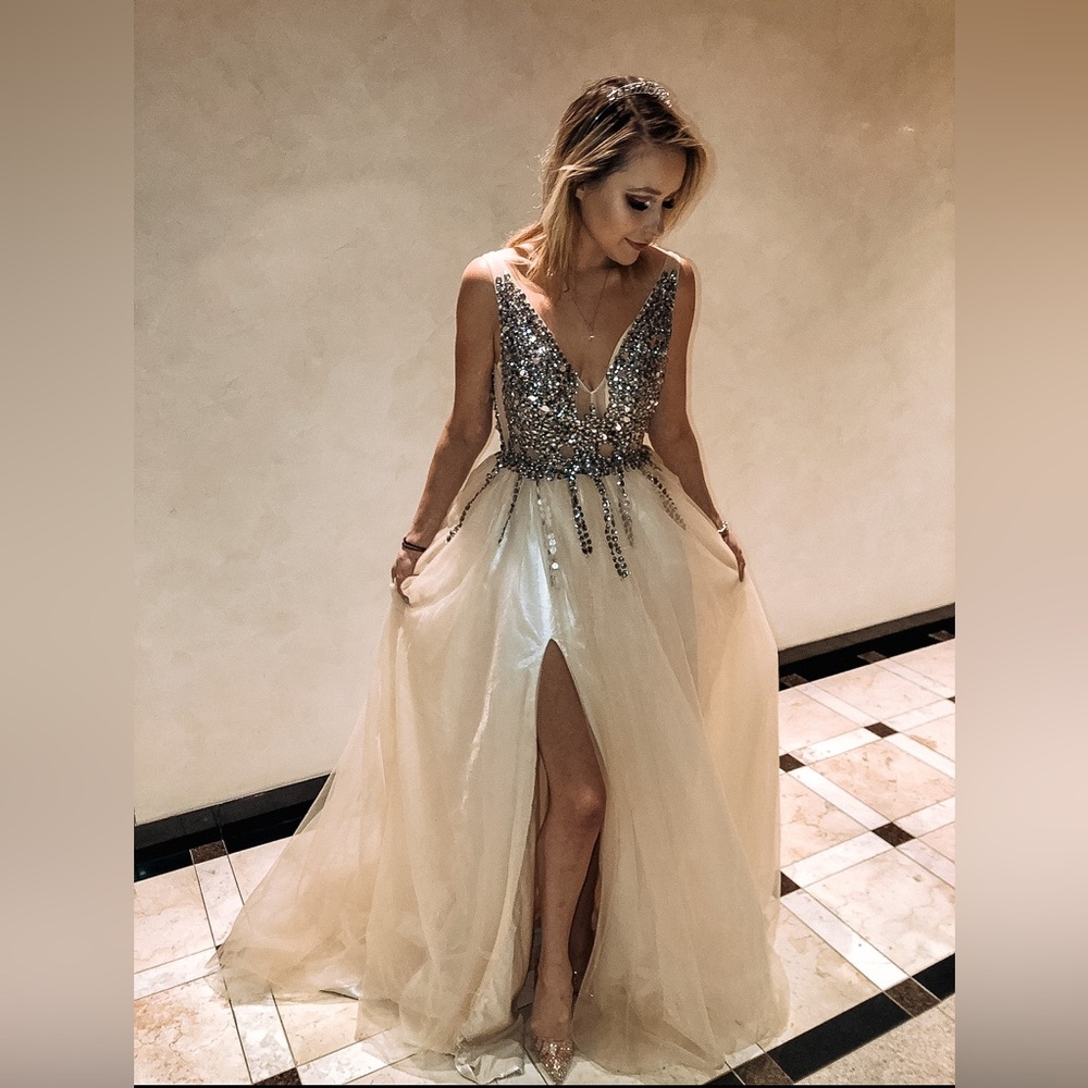 Elegant Beaded V-Neck Maxi Dress in Champagne - Picture 4 of 11